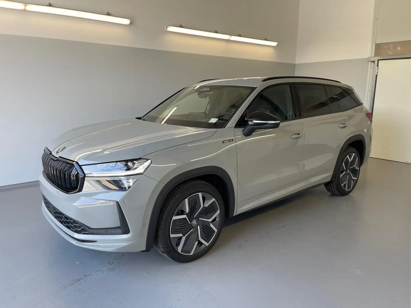 Skoda Kodiaq Sportline 193PS TDI 4x4 7Sitze+AHK+HUD+Pano+360... Grau - 1