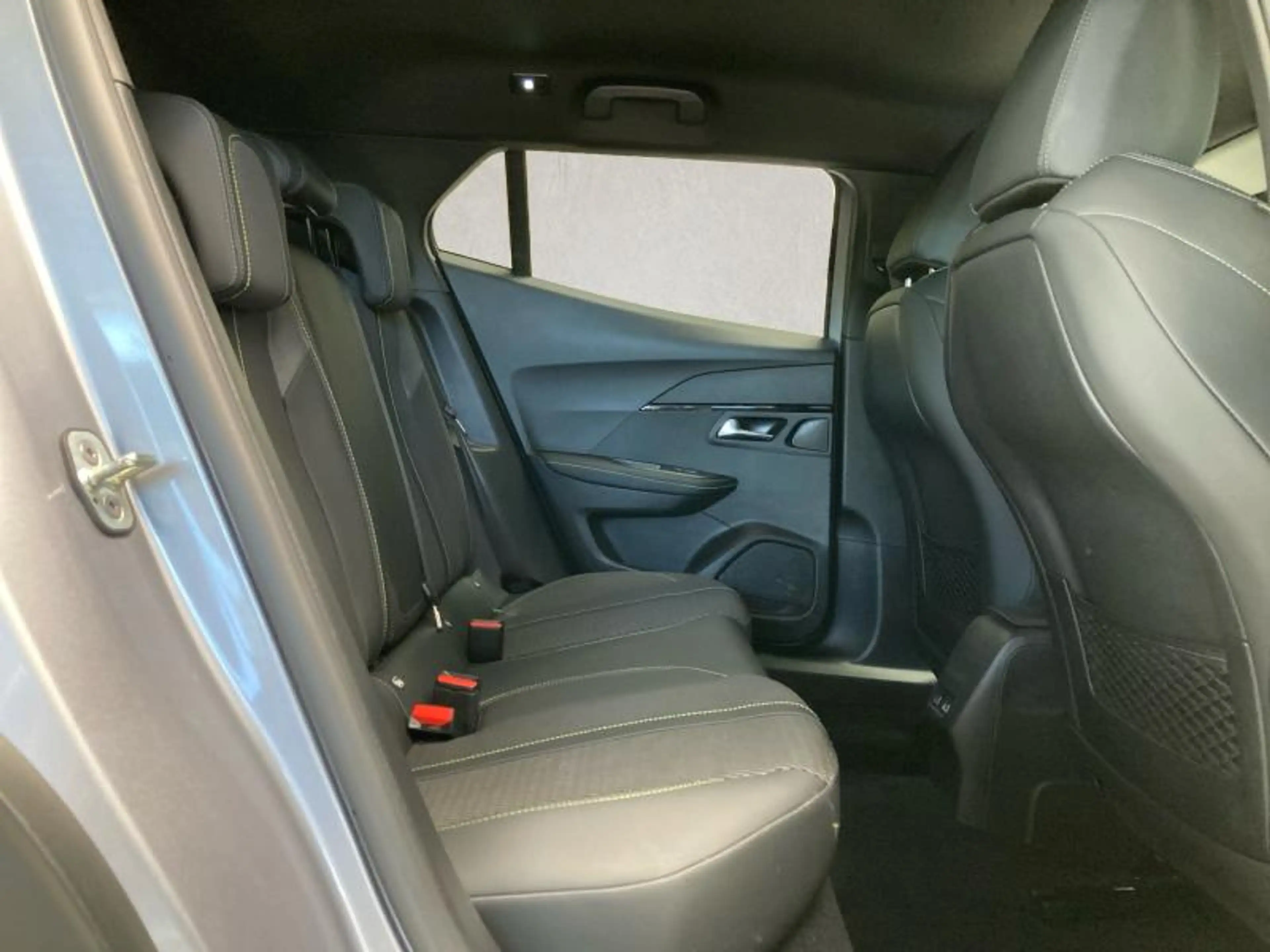 Peugeot 2008 II GT — photo 13