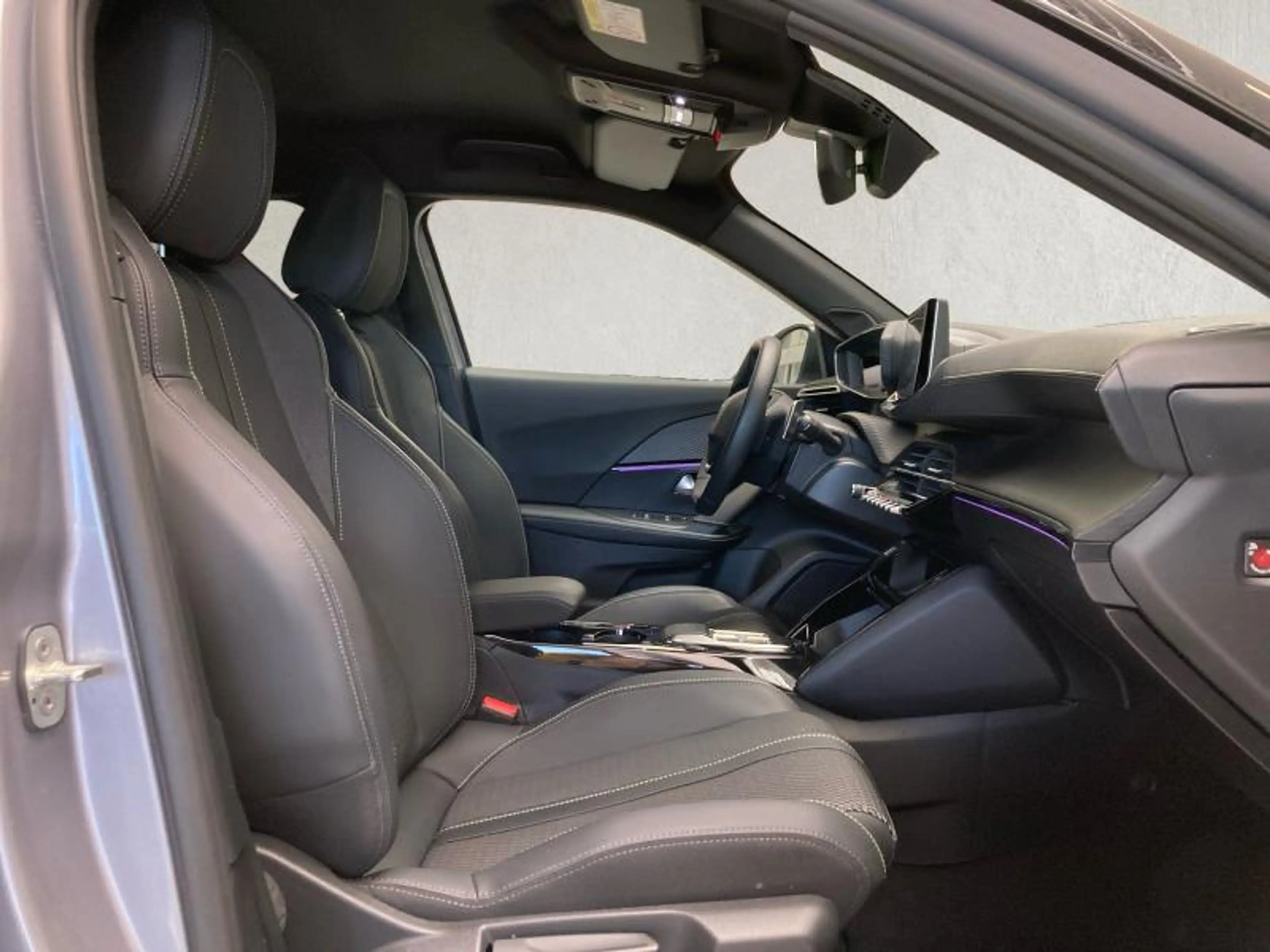 Peugeot 2008 II GT — photo 12