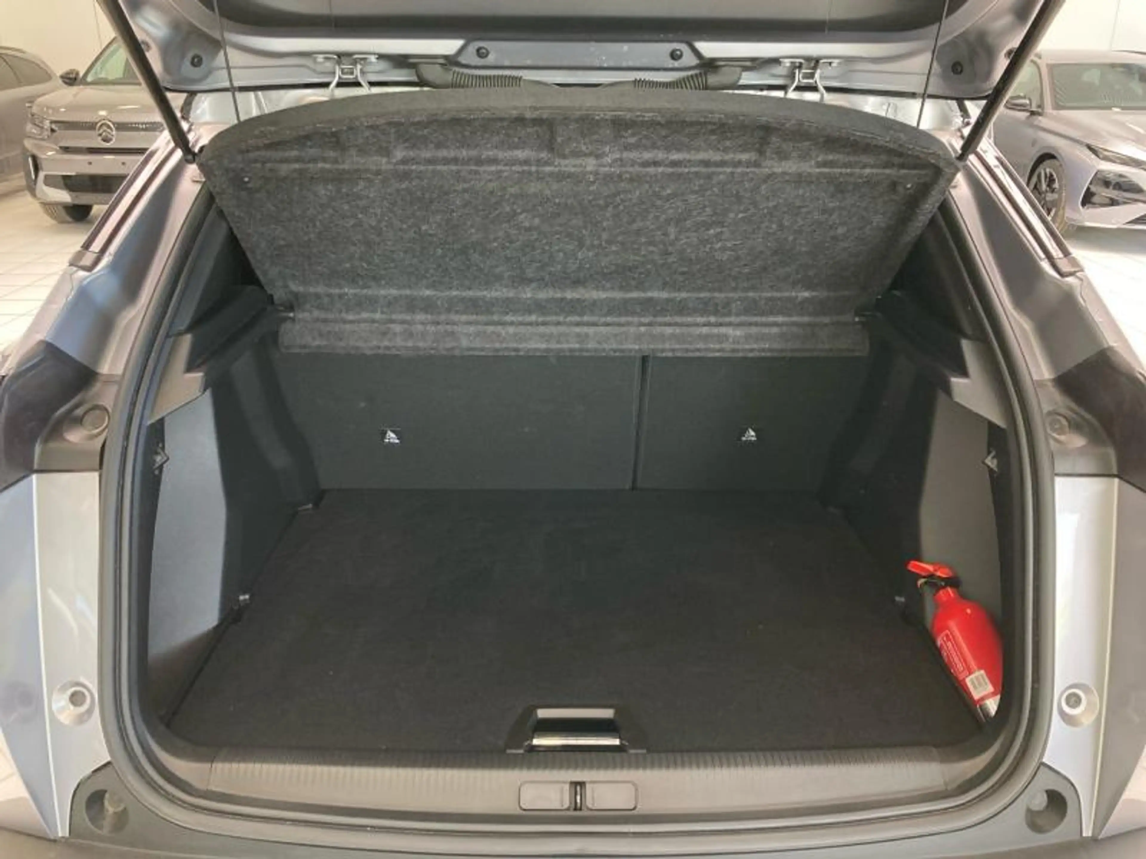 Peugeot 2008 II GT — photo 10