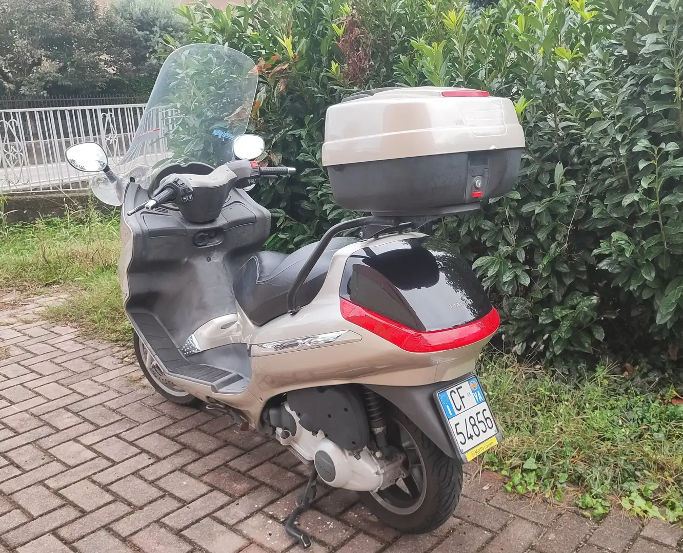 Piaggio X 8 Brons - 2