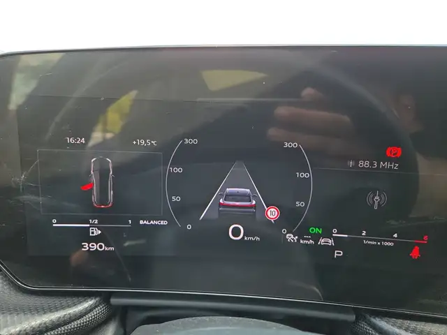 Audi Q5 view 9