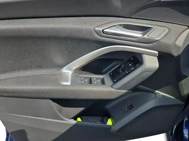 Audi Q5 view 11