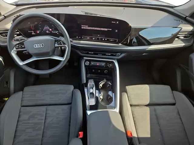 Audi Q5 view 8