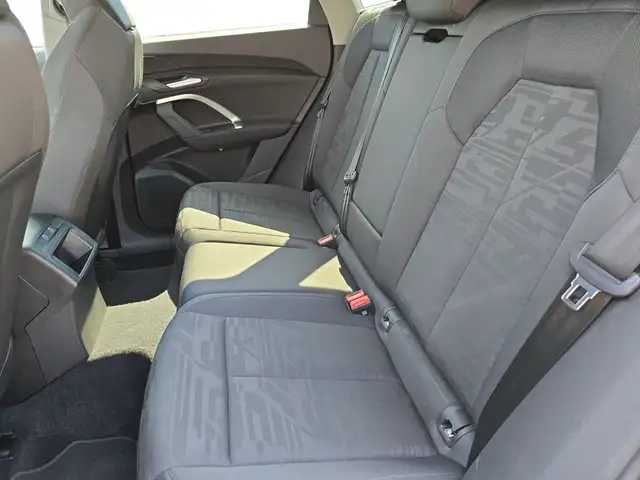 Audi Q5 view 10