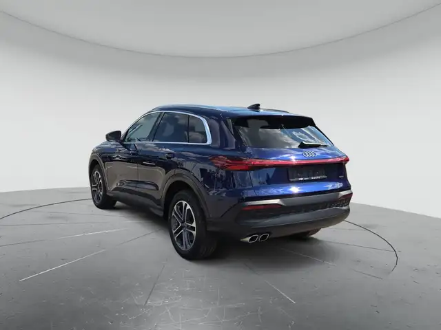 Audi Q5 view 3