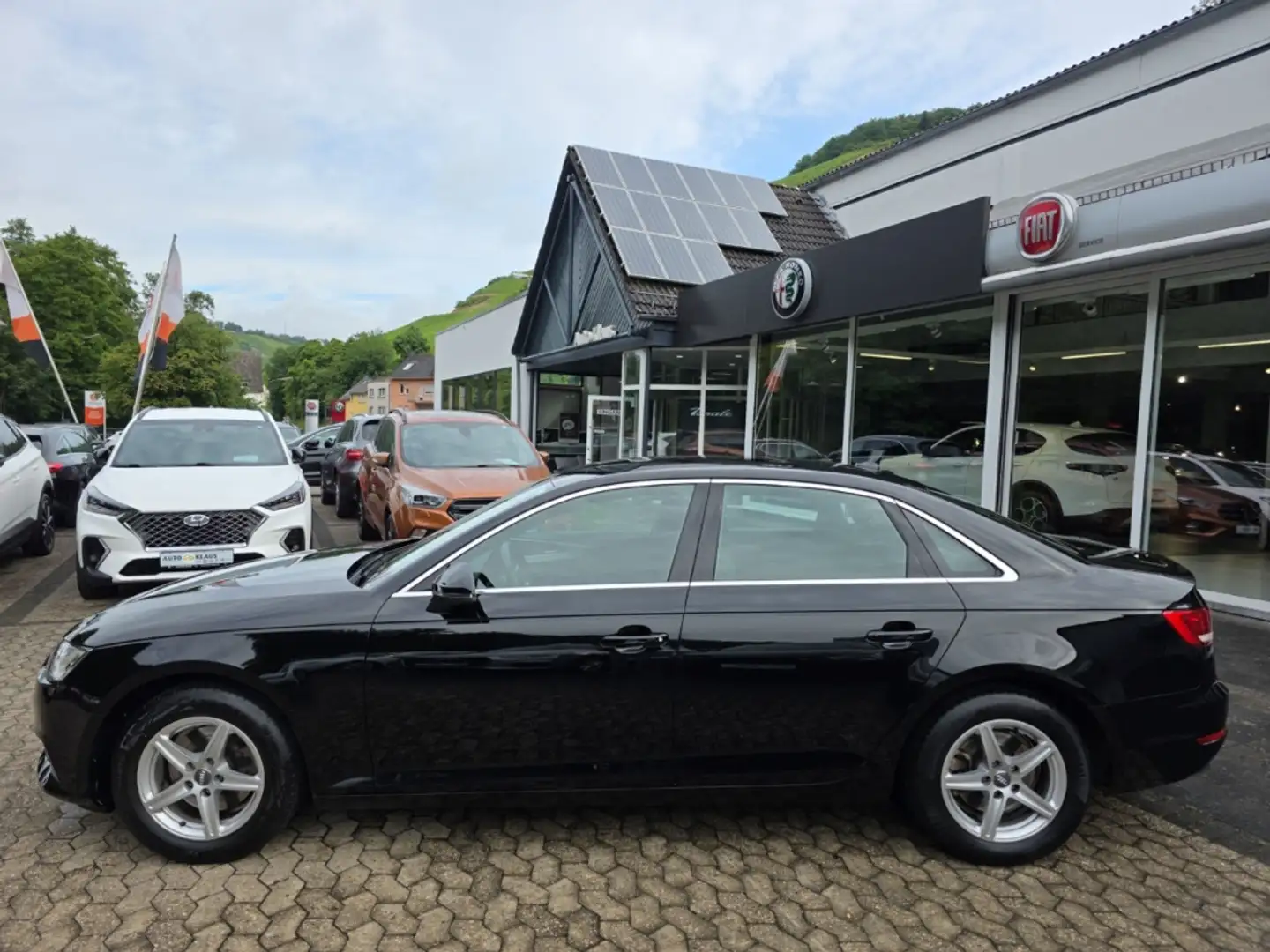 Audi A4 1.4 TFSI schwenkbare AHK Xenon Schwarz - 2