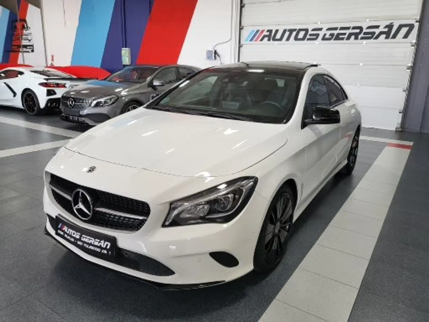 Mercedes-Benz CLA 200 Weiß - 2