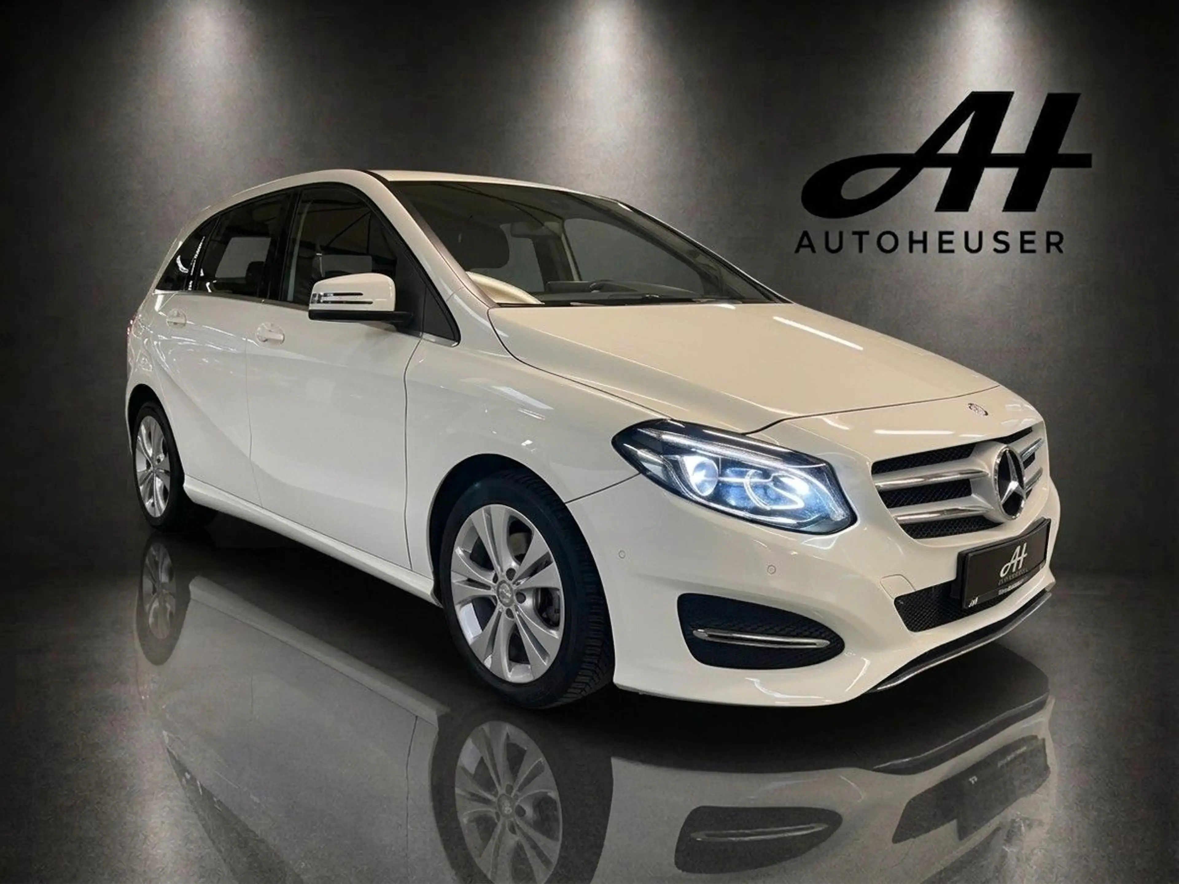 Mercedes-Benz B 180 Urban LED ALU SHZ LEDER PARK-ASSISTENT