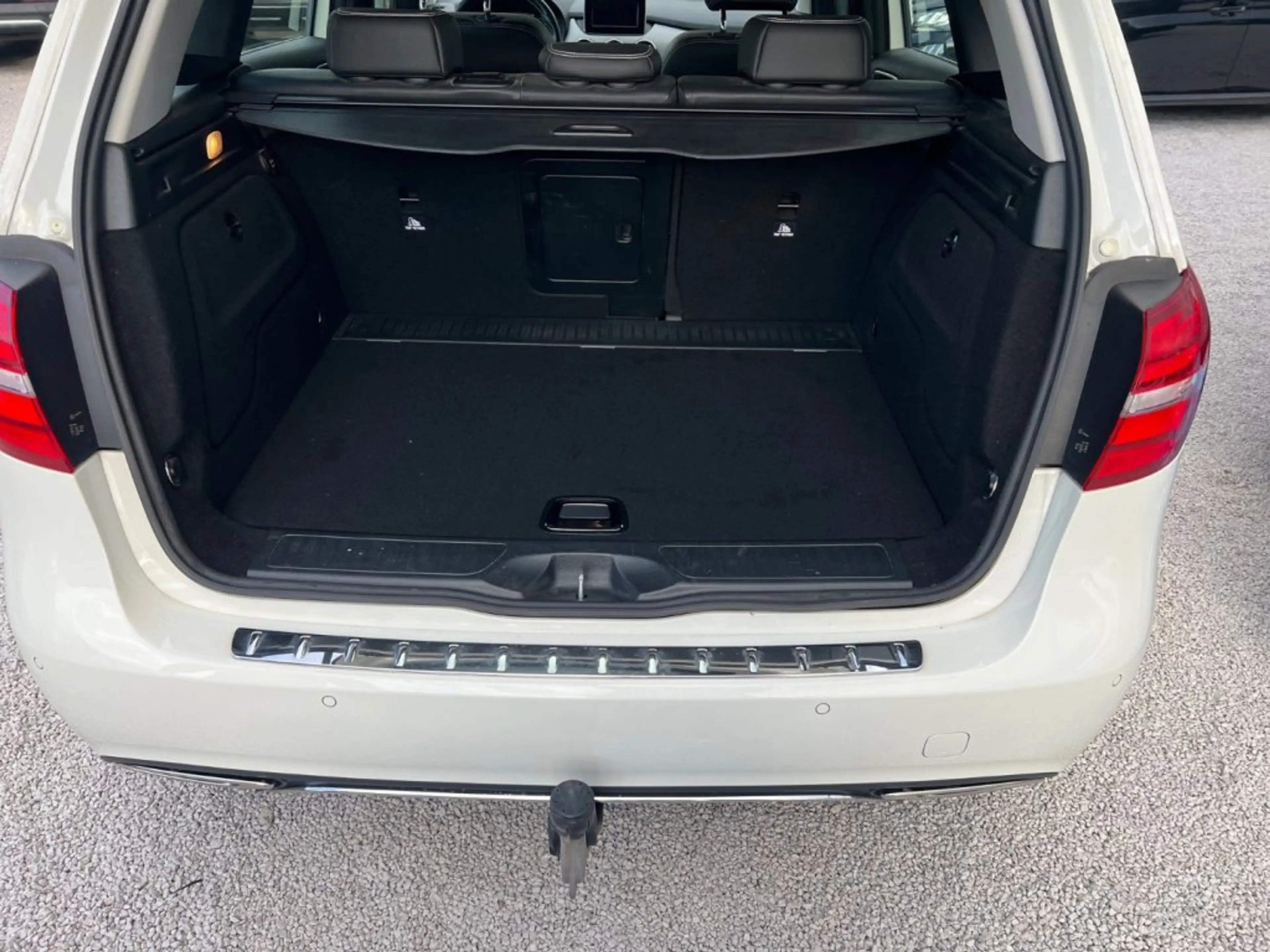 Mercedes-Benz B 220 4MATIC Aut. mit AHK — photo 14