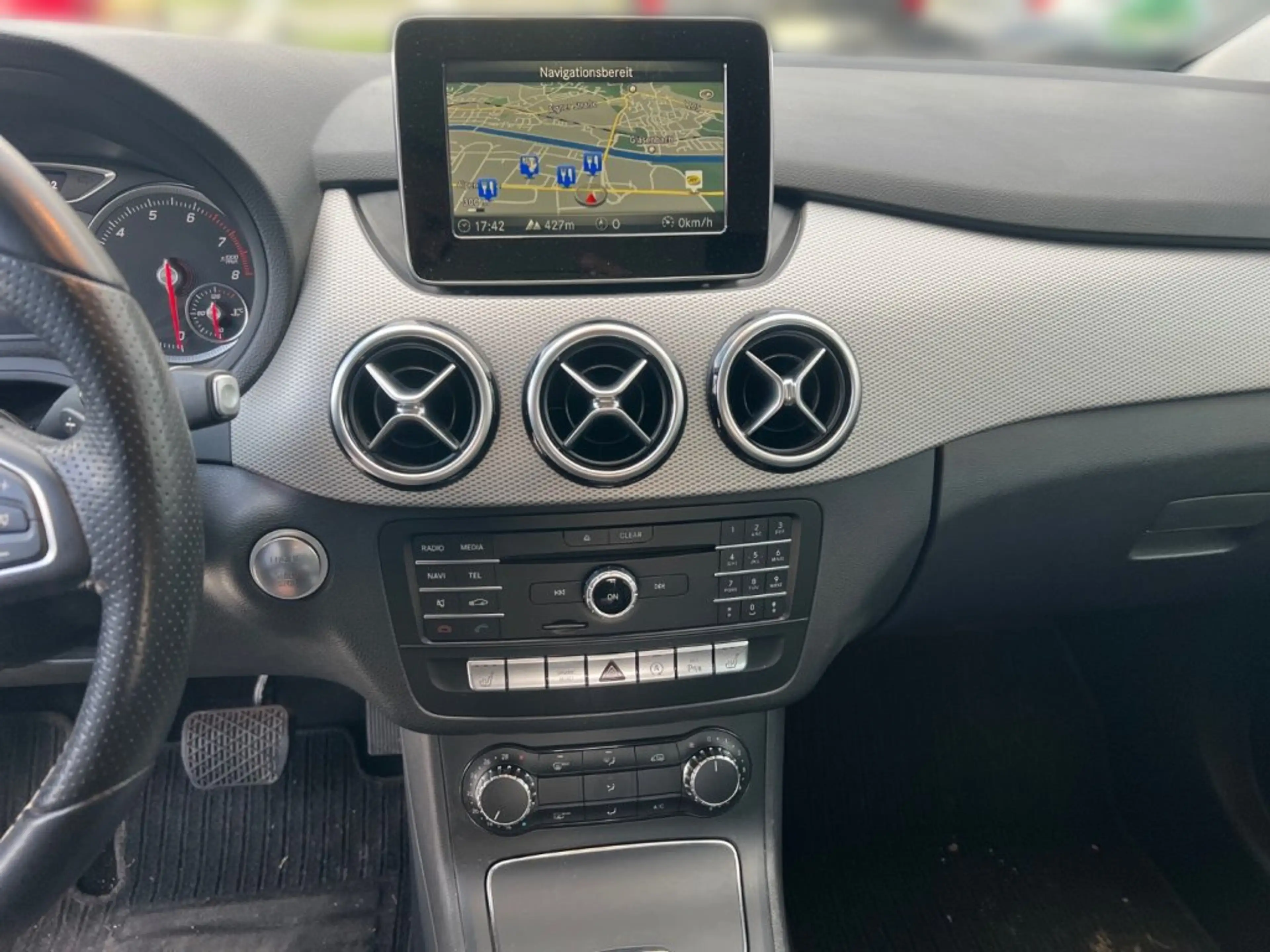 Mercedes-Benz B 220 4MATIC Aut. mit AHK — photo 12