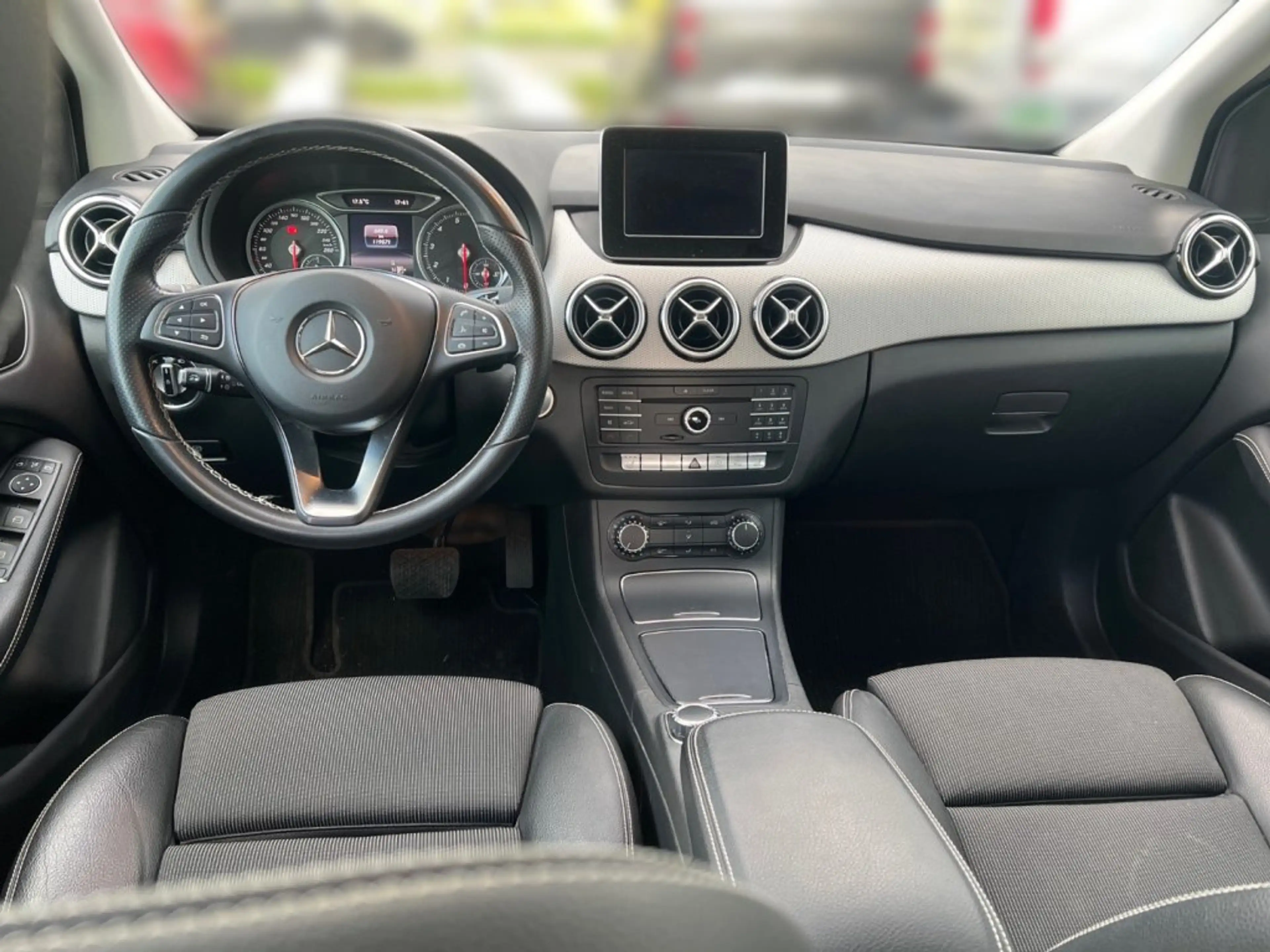 Mercedes-Benz B 220 4MATIC Aut. mit AHK — photo 8