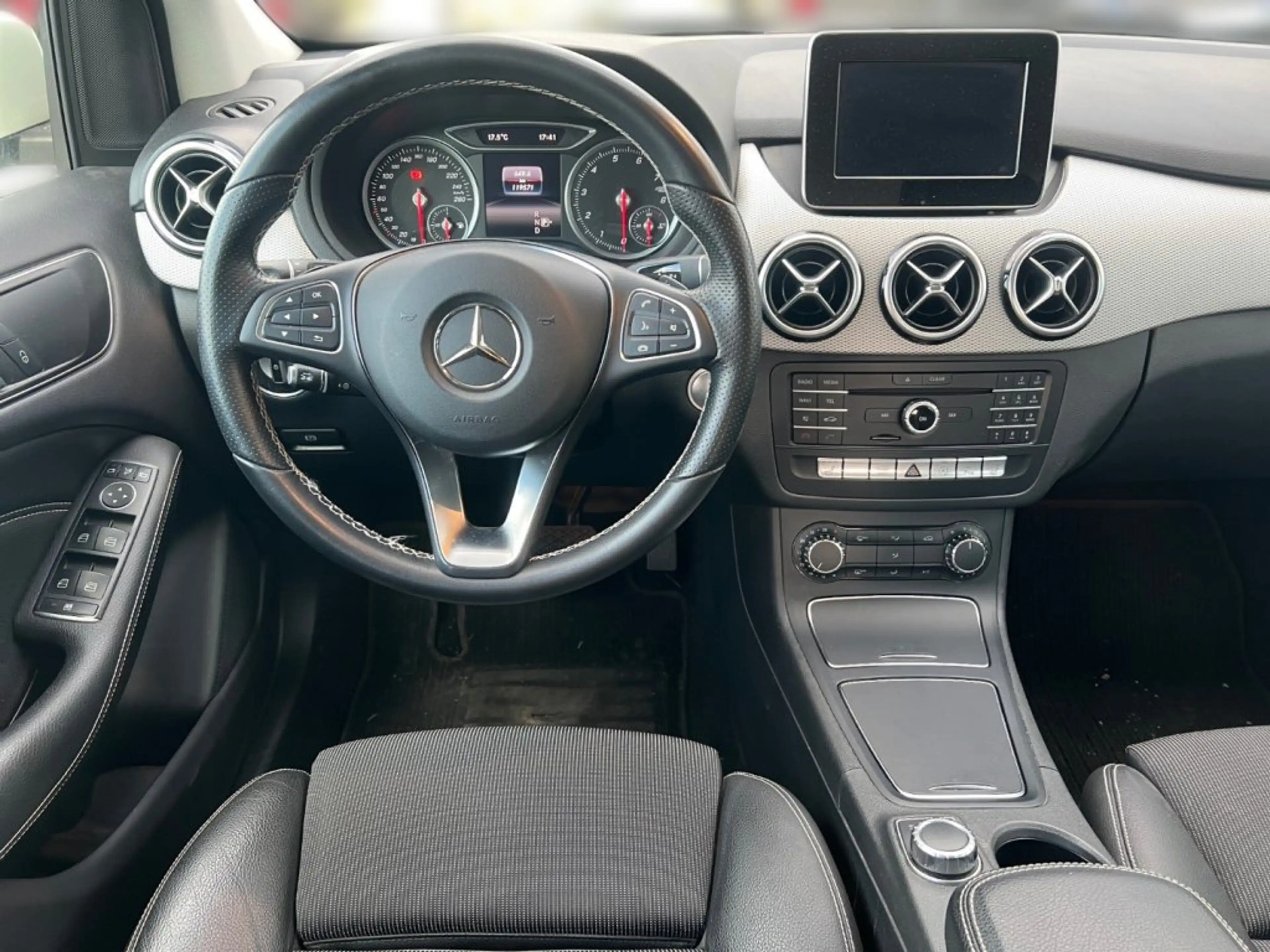 Mercedes-Benz B 220 4MATIC Aut. mit AHK — photo 9