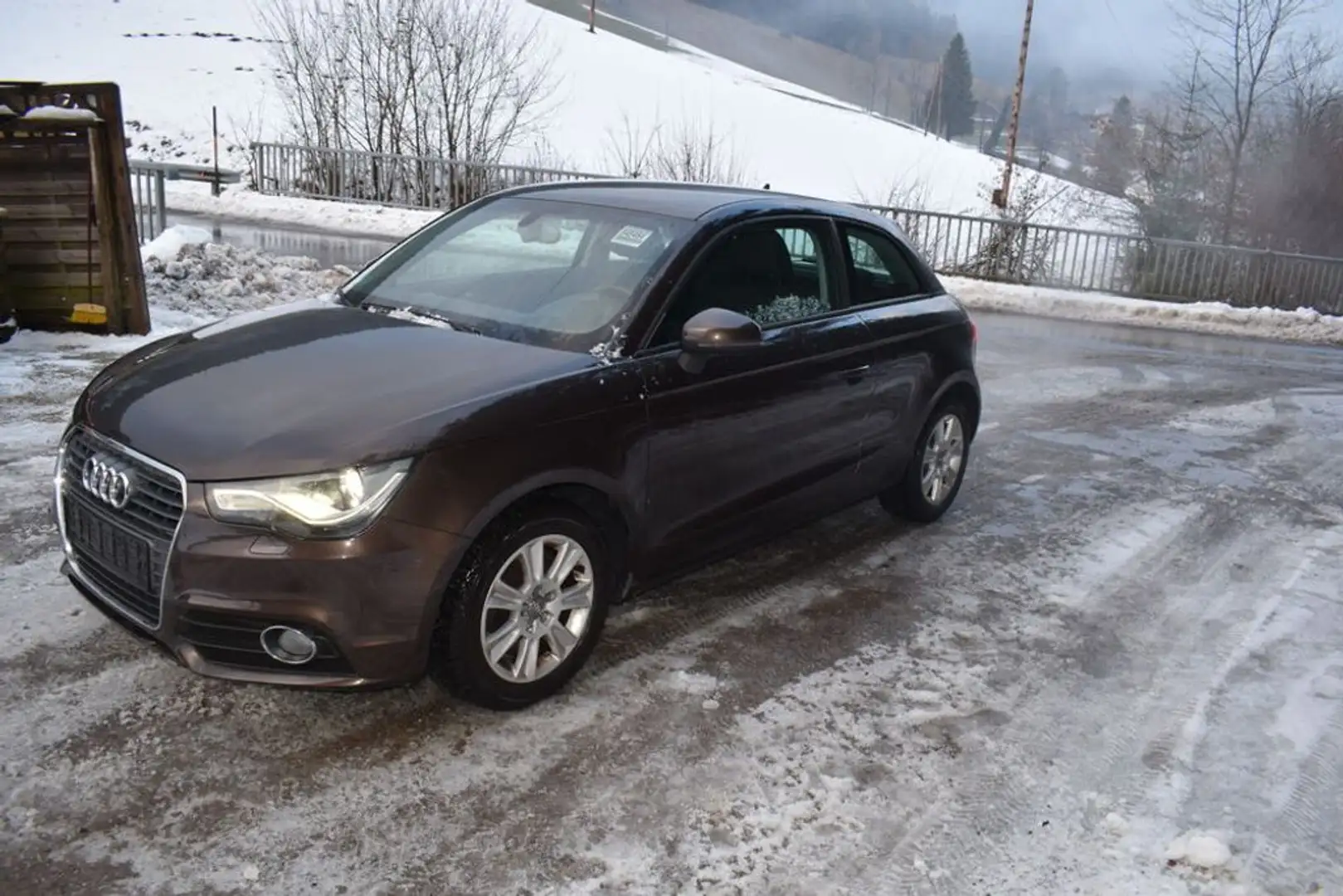 Audi A1 Attraction TOP ZUSTAND Braun - 1