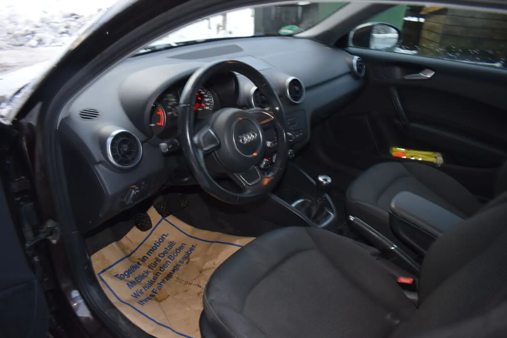Audi A1 Attraction TOP ZUSTAND AKTION Braun - 2