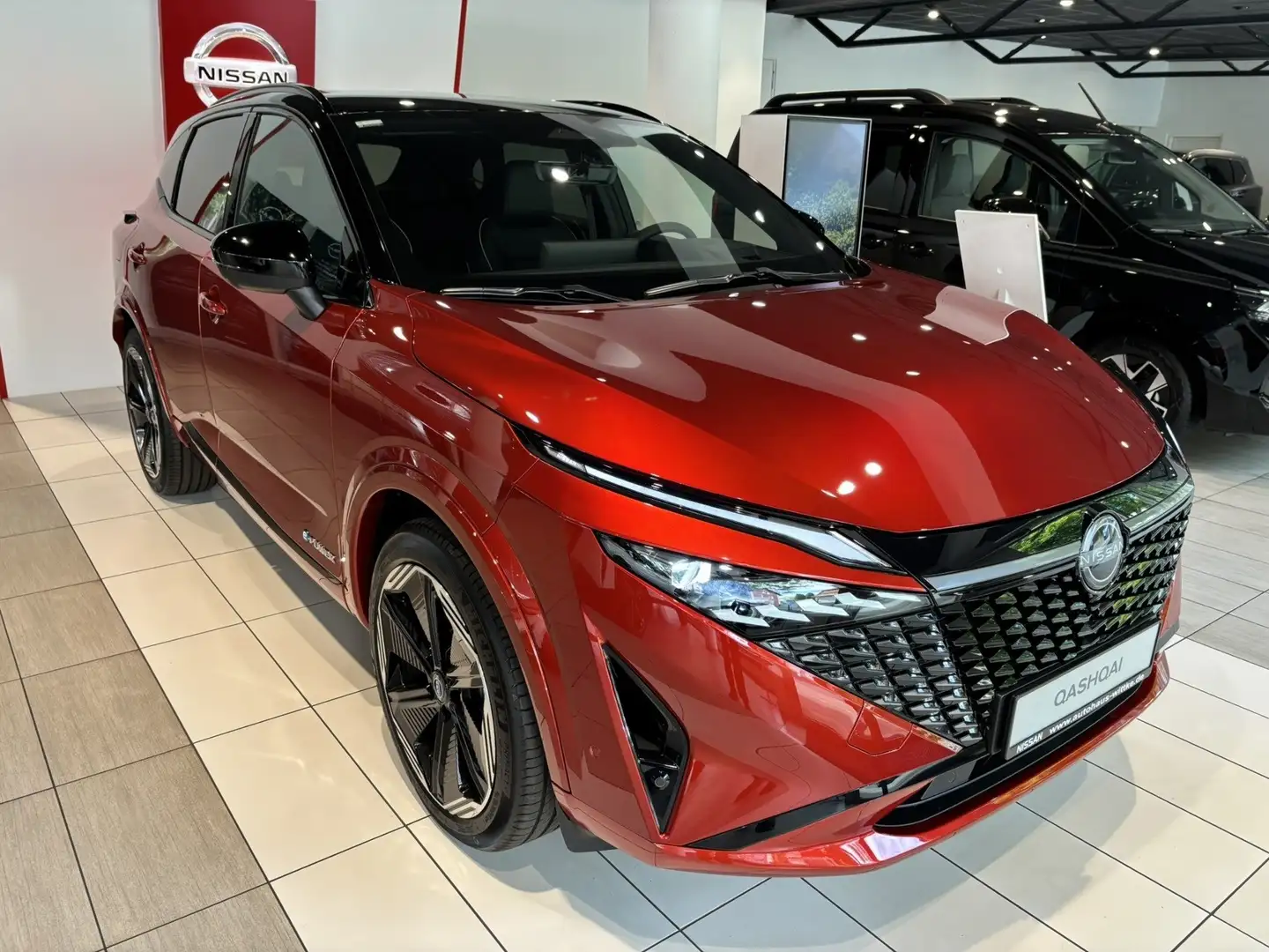 Nissan Qashqai N-Design 1.5 VC-T e-POWER 190PS 4x2 Kom Zwart - 1