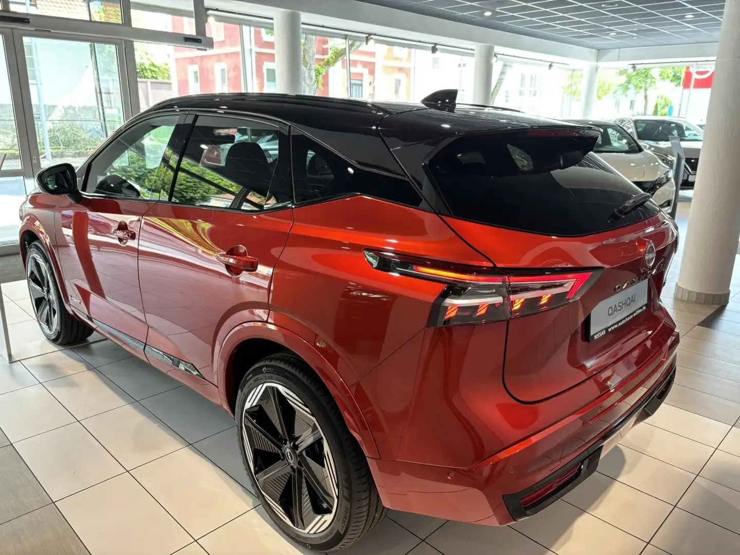 Nissan Qashqai N-Design 1.5 VC-T e-POWER 190PS 4x2 Kom Zwart - 2