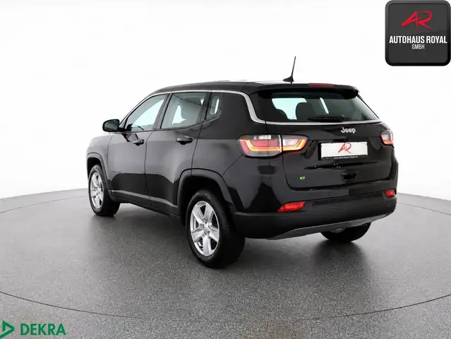 Jeep Compass view 3