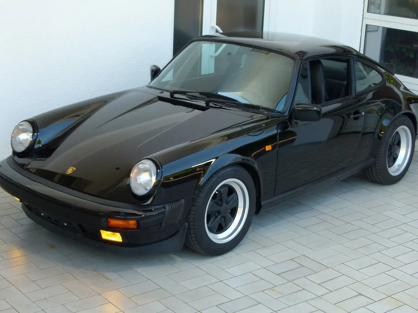 Porsche 911 Carrera 3.2 245PS schwarz/schwarz Schwarz - 1
