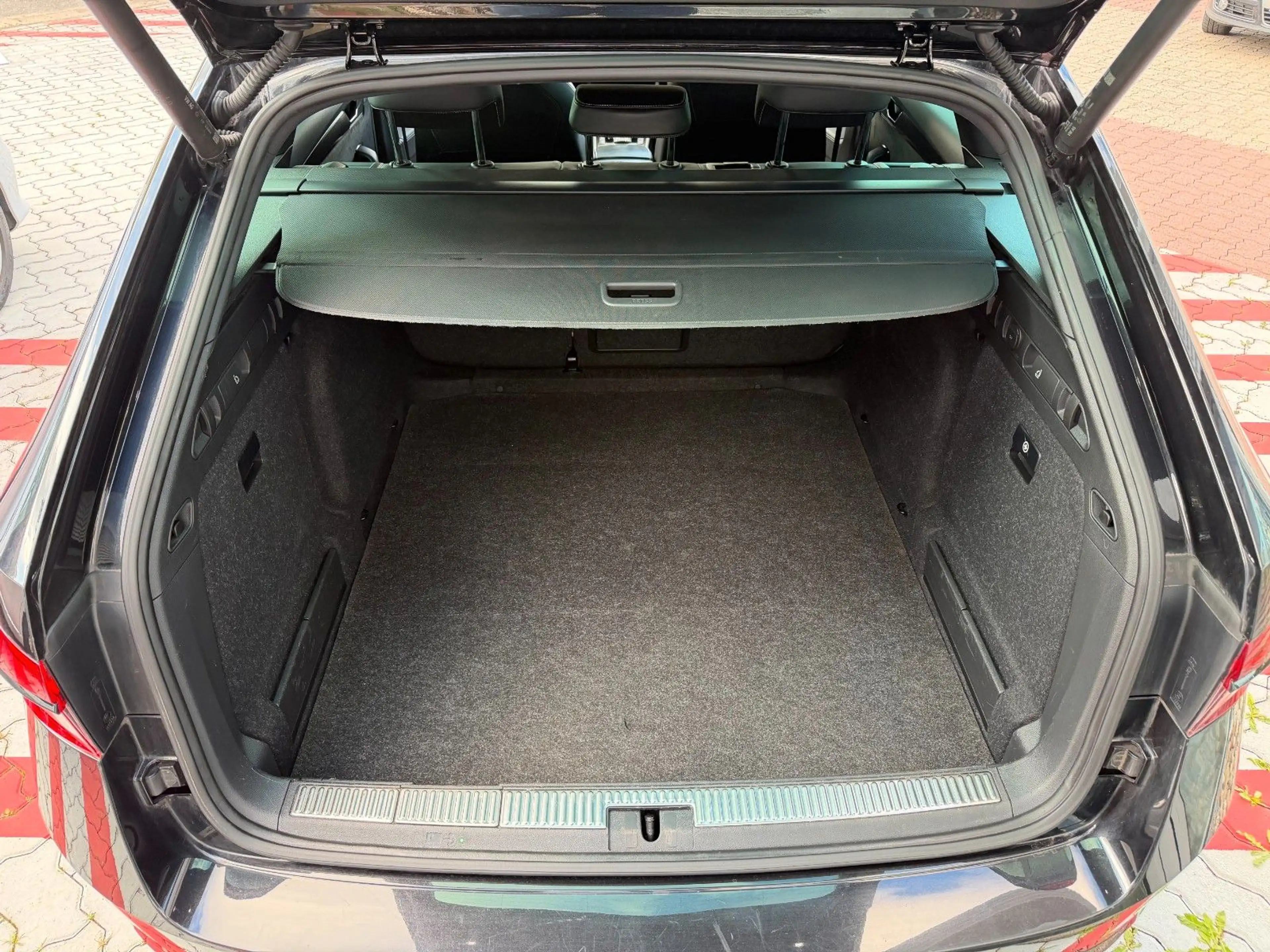 Skoda Superb Combi 2.0 TSI Sportline DSG STDHZ NAVI BT — photo 8