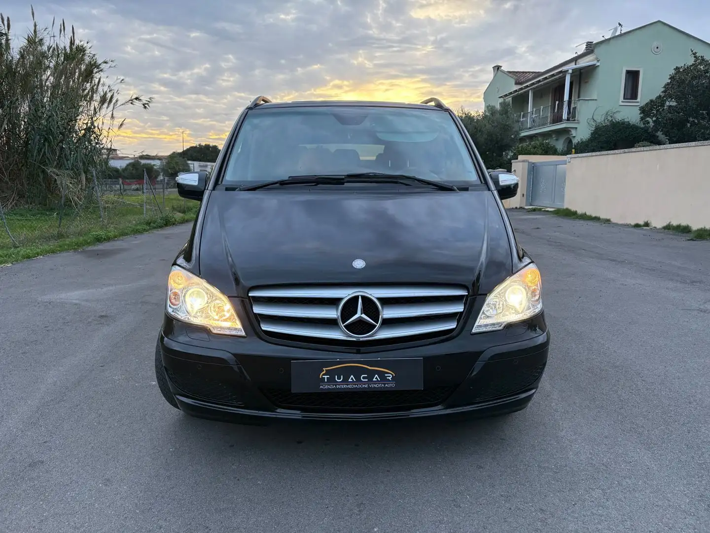 Mercedes-Benz Viano Ambiente 2.2 CDI BlueEFFICIENCY Чорний - 2