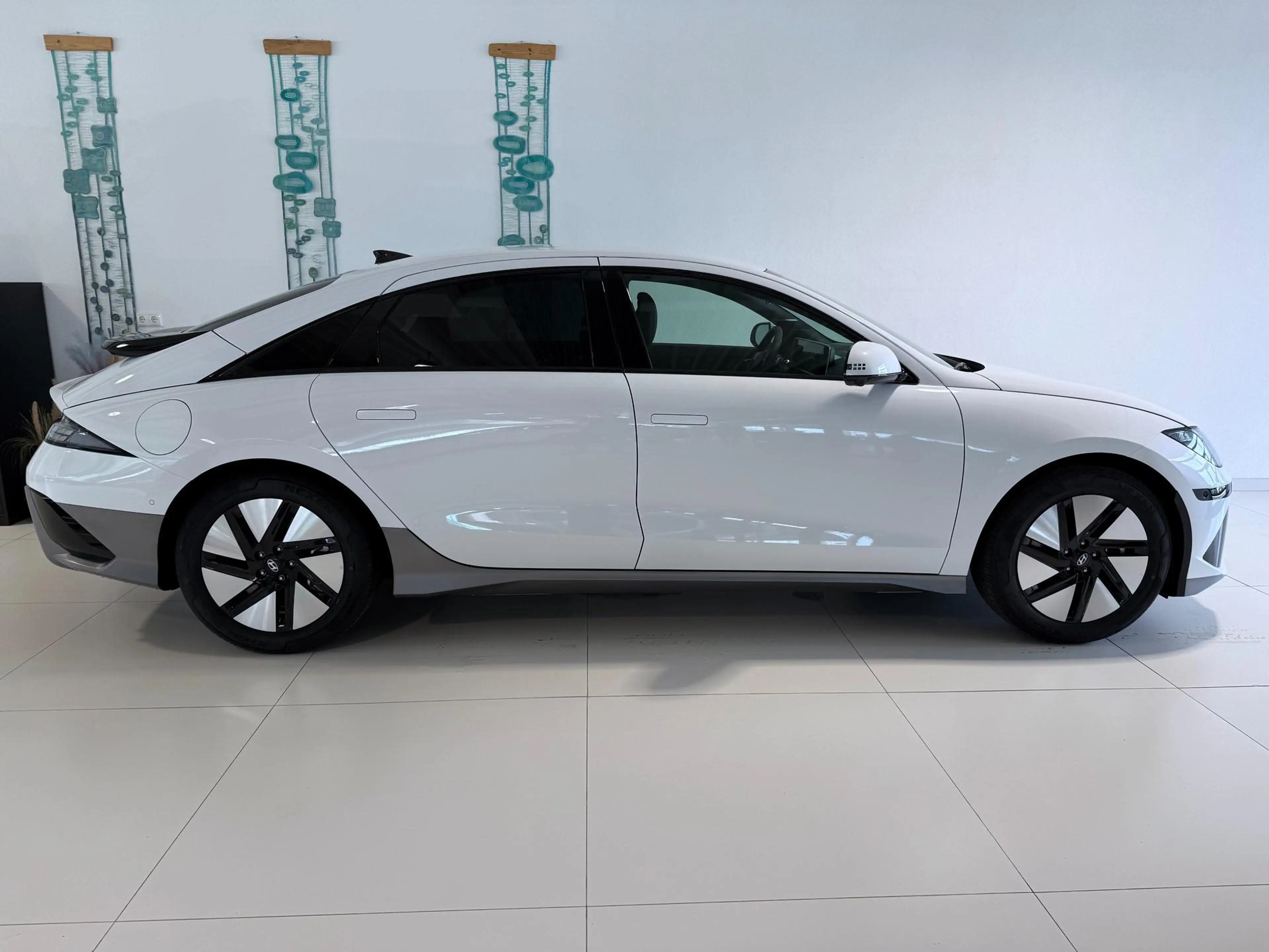 Hyundai IONIQ Top Line Long Range 77,4 kWh 4WD 239 kW (325 PS... — photo 4