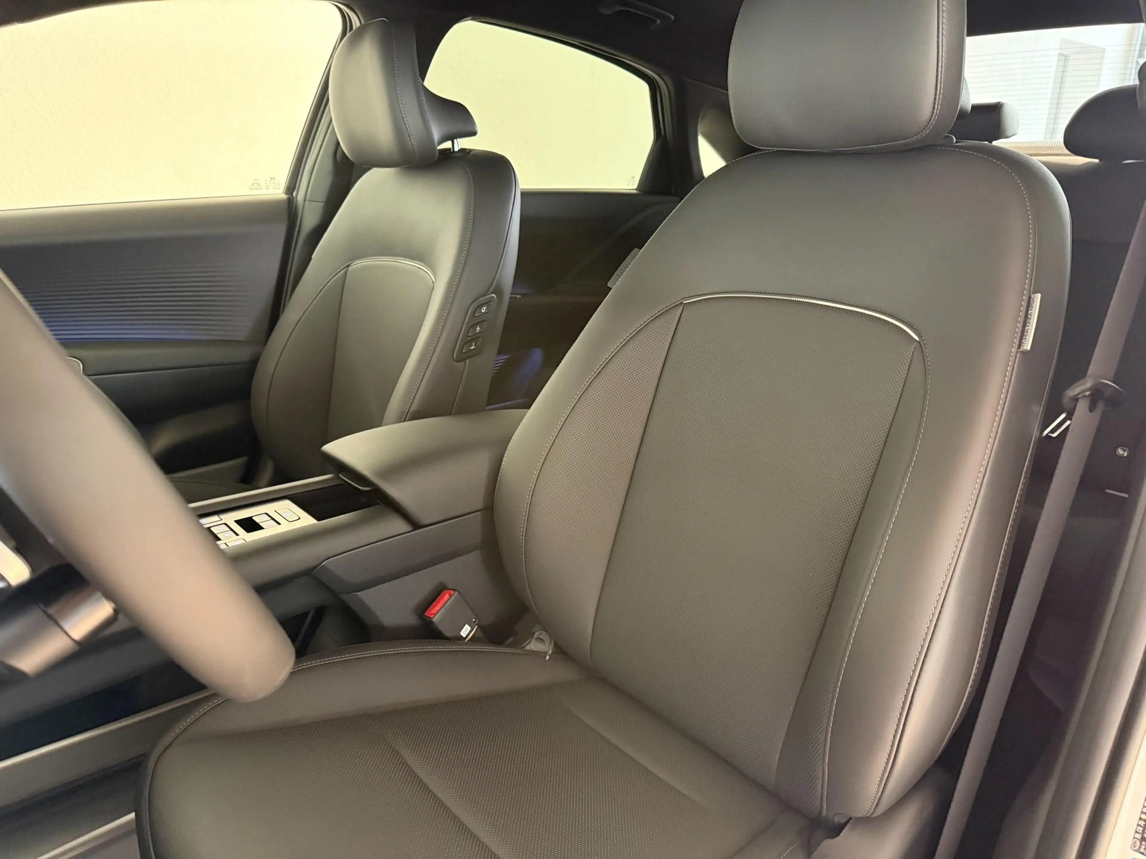 Hyundai IONIQ Top Line Long Range 77,4 kWh 4WD 239 kW (325 PS... — photo 9