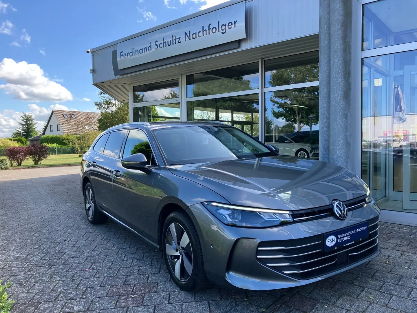 Volkswagen Passat Variant 2.0 TDI Business AHK NAVI AREA PROMAX Grau - 2