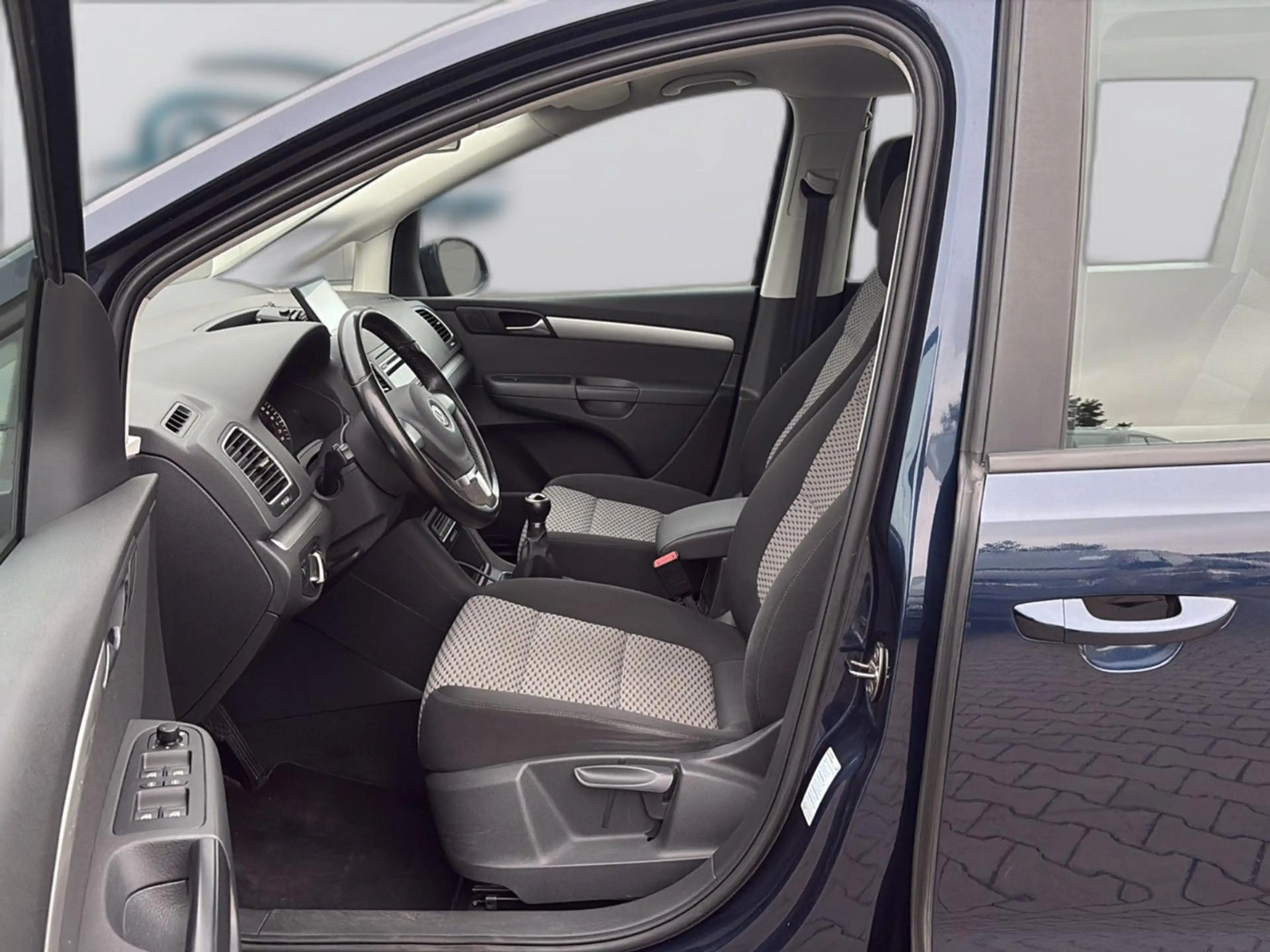 Volkswagen Sharan /AHK/PDC/3-Zonen/SHZ/Nebel/Abbiege/TÜV — photo 8