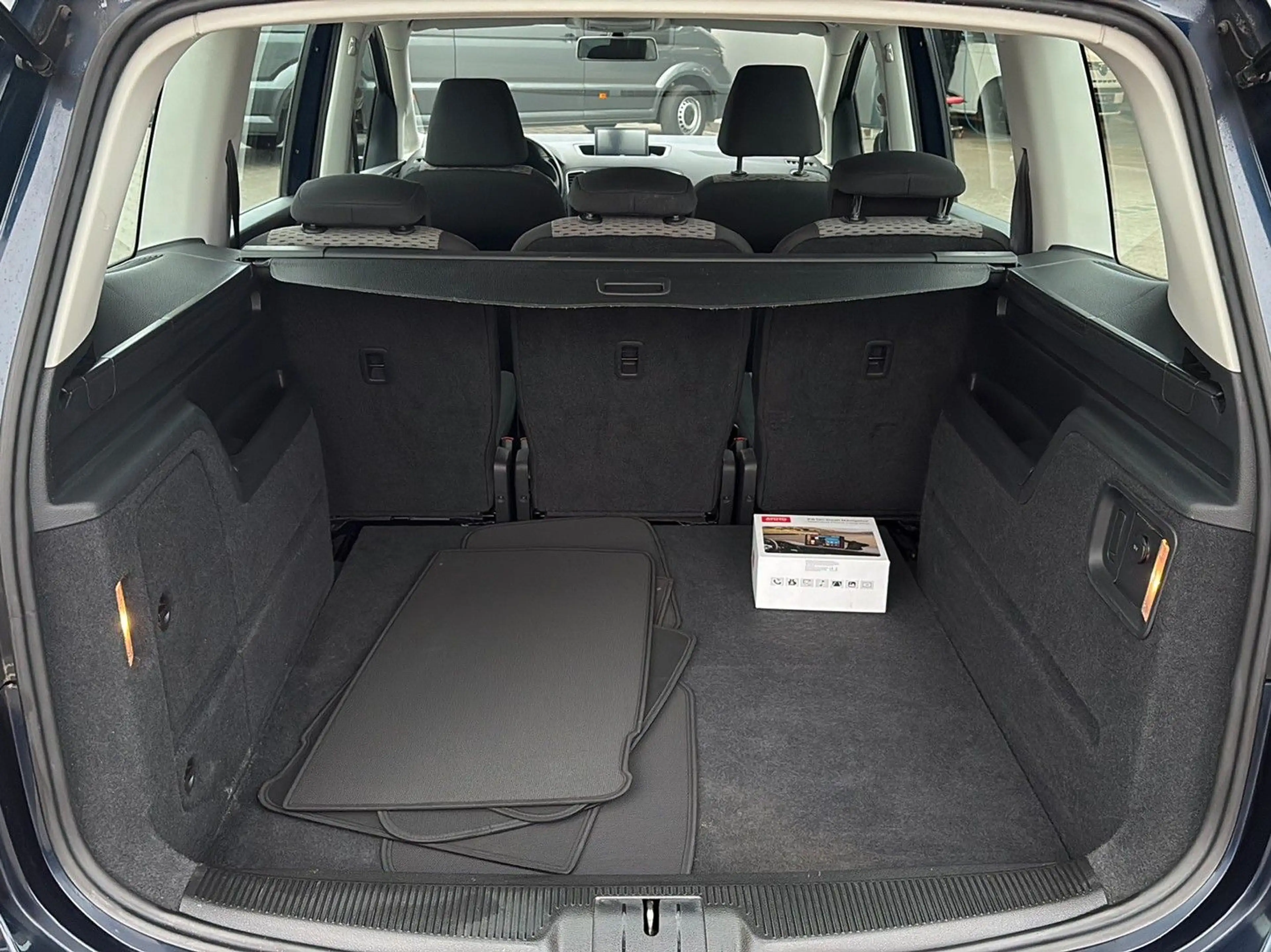 Volkswagen Sharan /AHK/PDC/3-Zonen/SHZ/Nebel/Abbiege/TÜV — photo 11