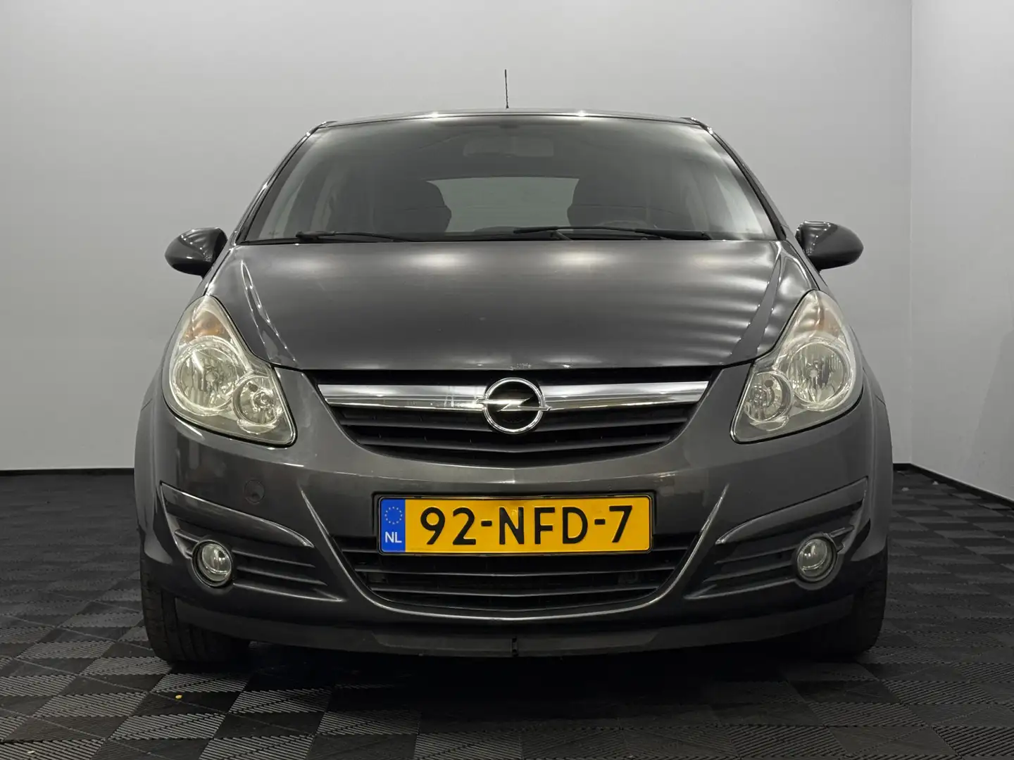 Opel Corsa 1.4-16V '111' Edition Clima, Parkeersensoren, Crui Grijs - 2