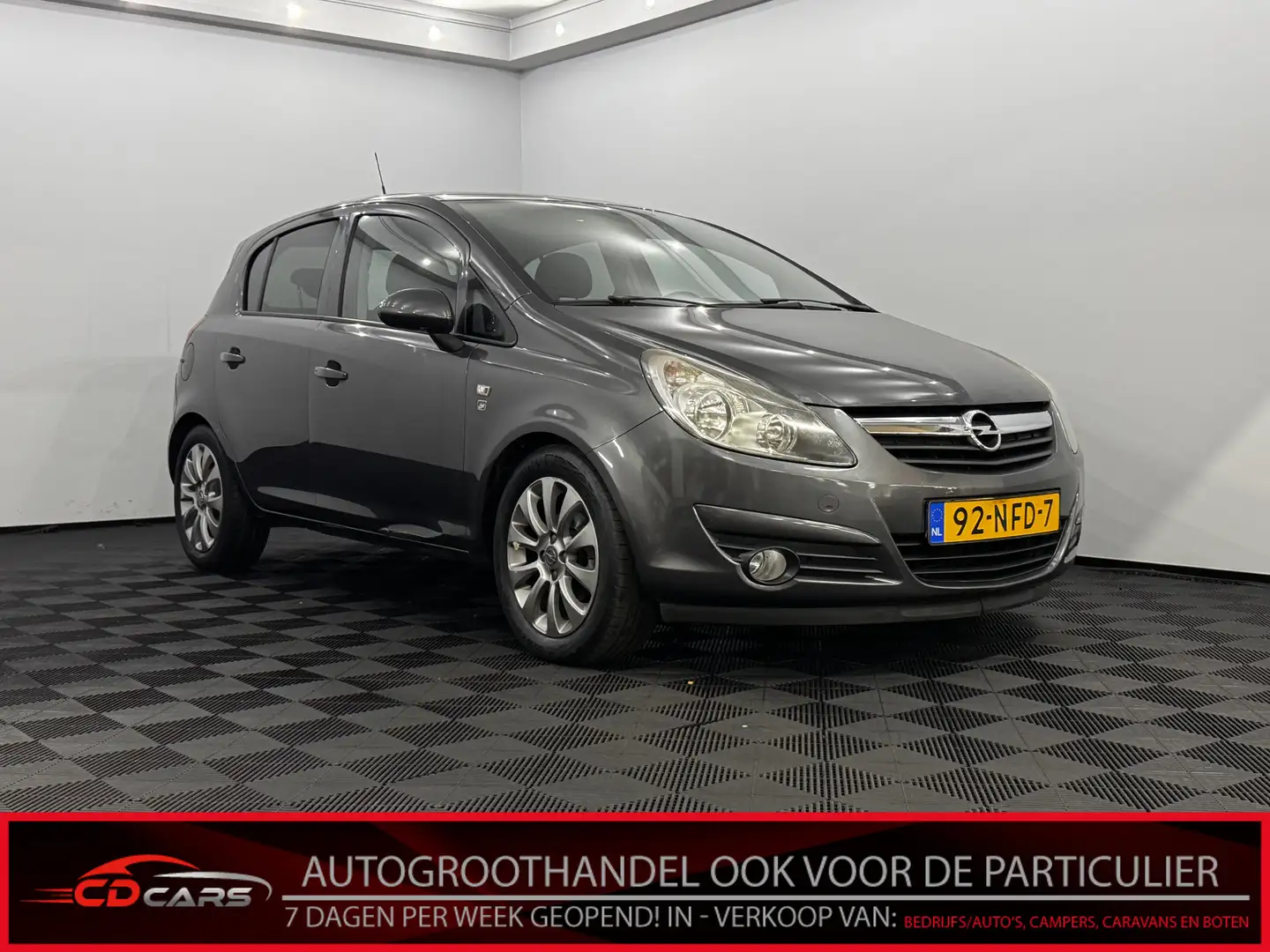 Opel Corsa 1.4-16V '111' Edition Clima, Parkeersensoren, Crui Grijs - 1