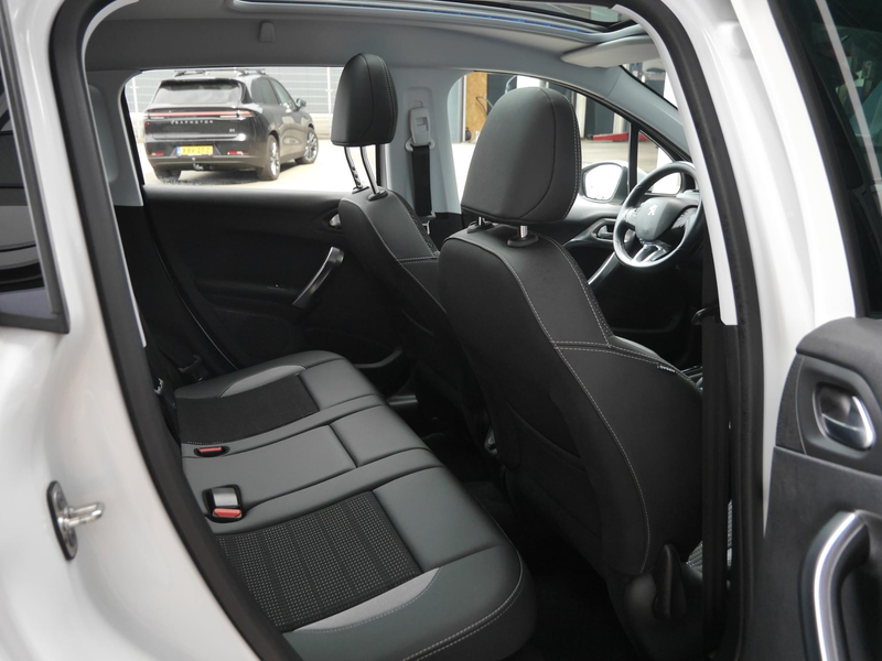 Peugeot 2008 1.2 PureTech Allure | Automaat | Panoramadak | Par — photo 12
