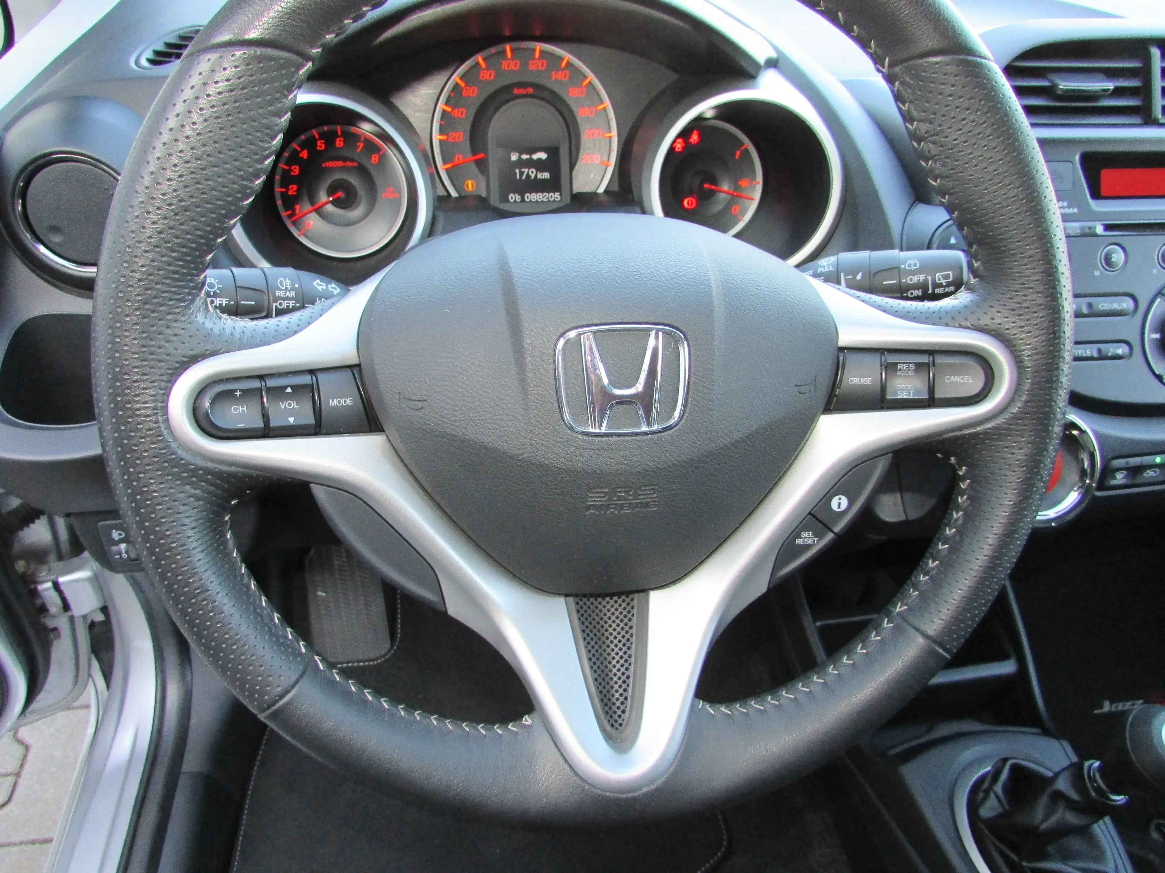 Honda Jazz 1.4 Si, CD, USB, i-MID, AUX-IN, MP3, Tempomat — photo 14