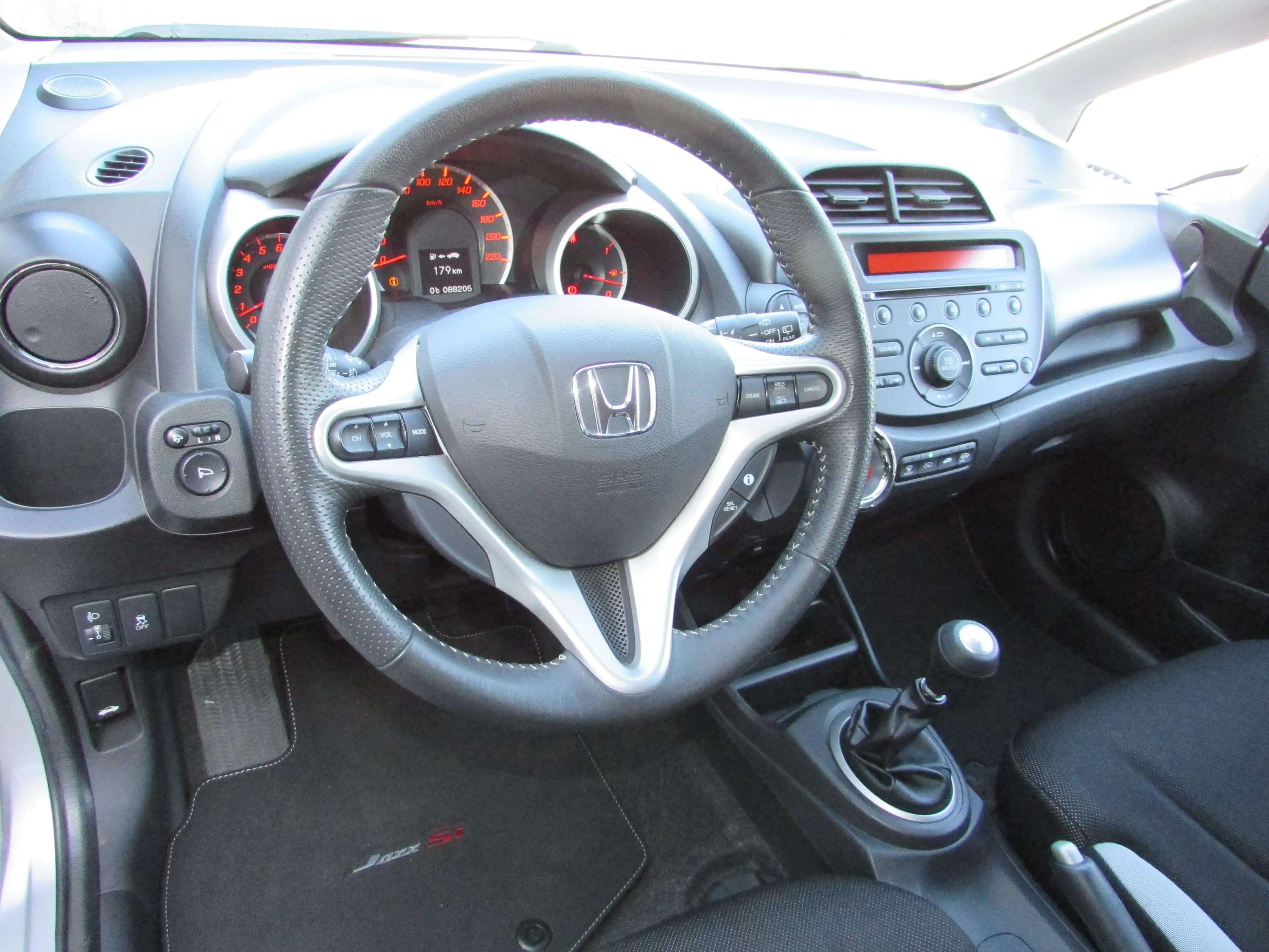 Honda Jazz 1.4 Si, CD, USB, i-MID, AUX-IN, MP3, Tempomat — photo 13