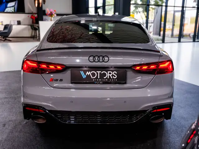 Audi RS5 view 5