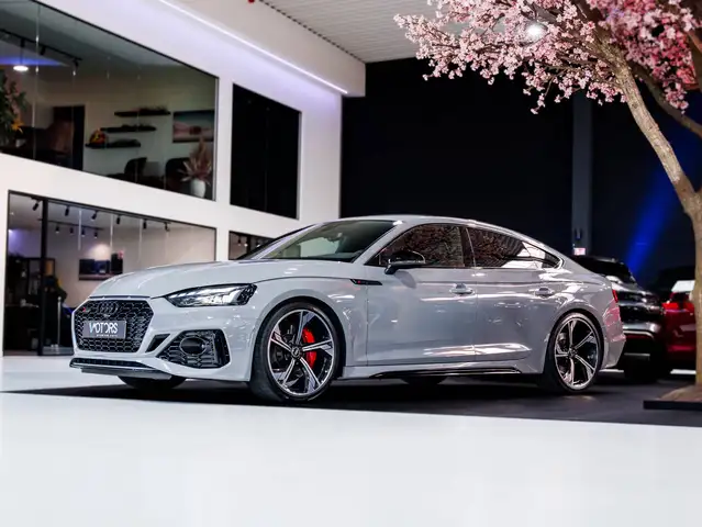 Audi RS5 view 3