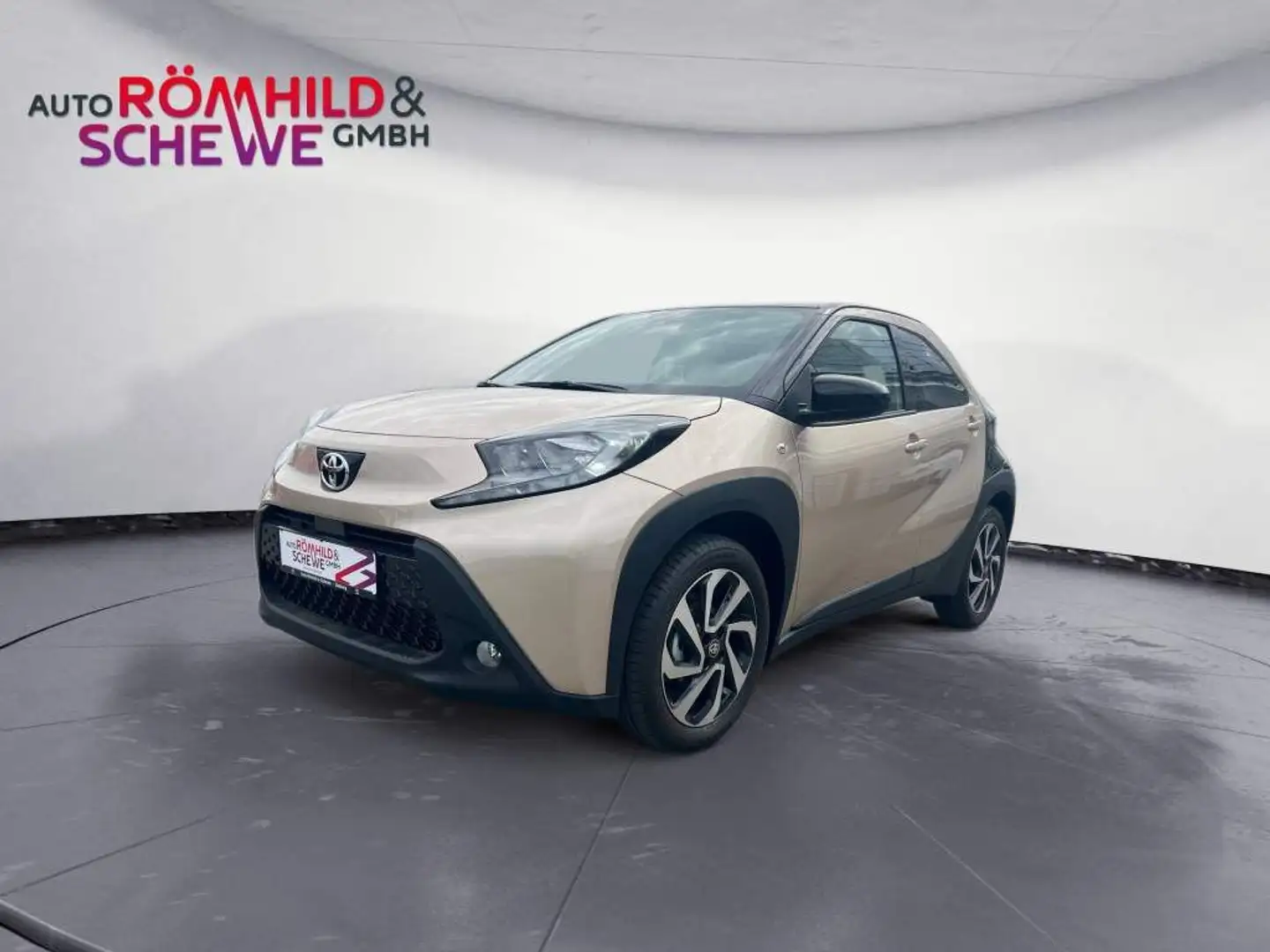 Toyota Aygo X Teamplayer Beige - 1