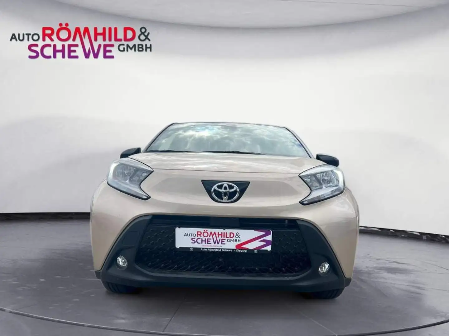 Toyota Aygo X Teamplayer Beige - 2