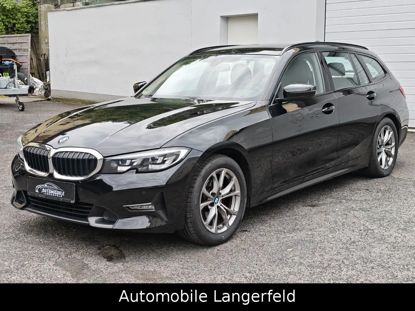BMW 318 d Touring Sport Line AHK LED NAVI TEMPOMAT Schwarz - 1