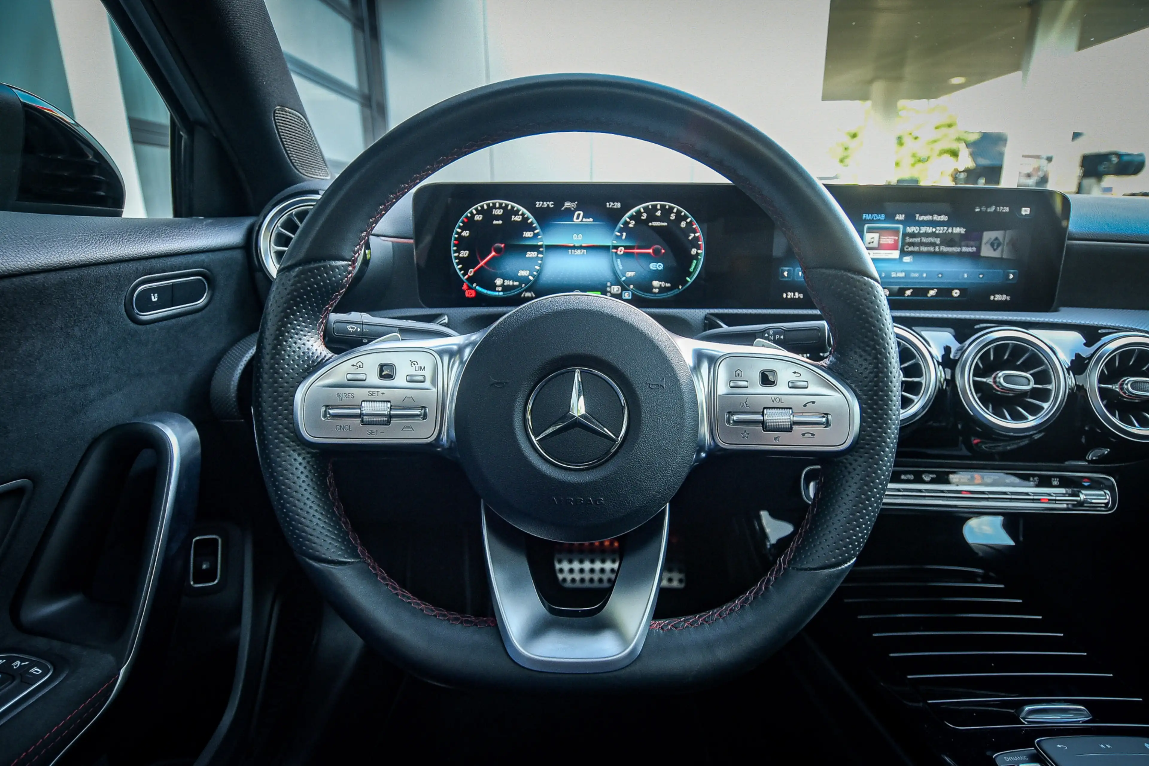 Mercedes-Benz A 250 e AMG Line * Pano * Night-pakket * Distronic — photo 9