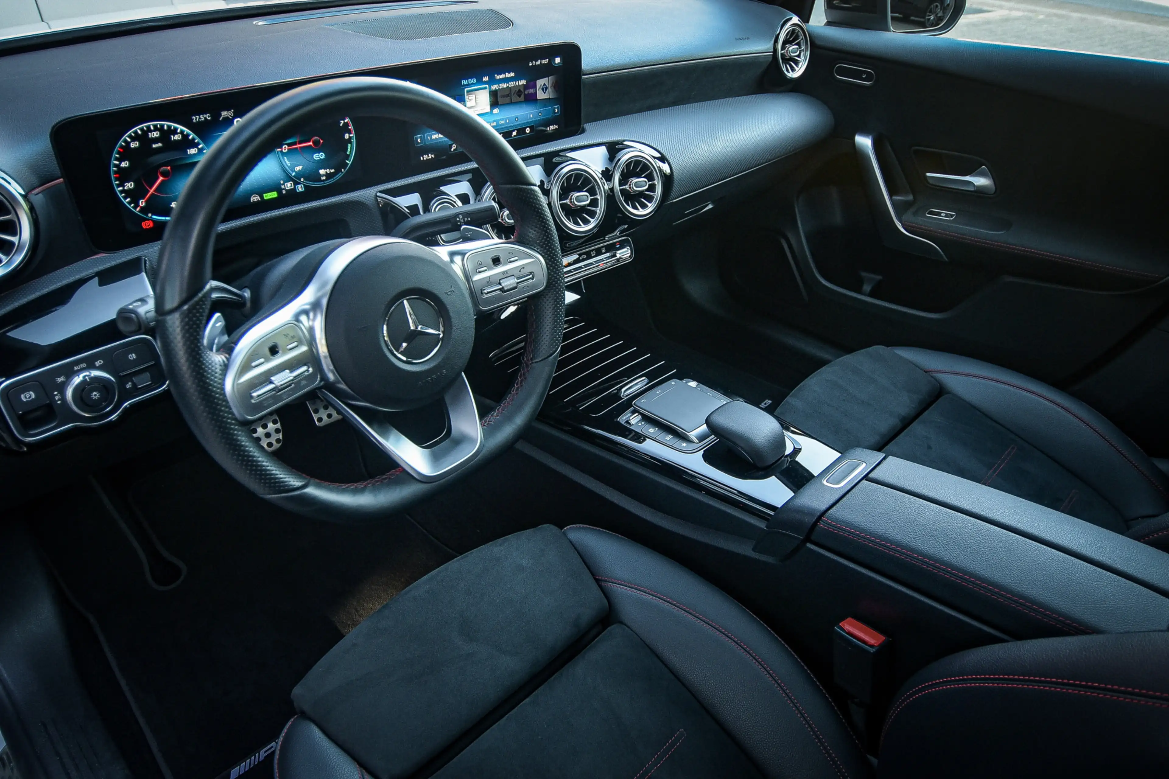 Mercedes-Benz A 250 e AMG Line * Pano * Night-pakket * Distronic — photo 7