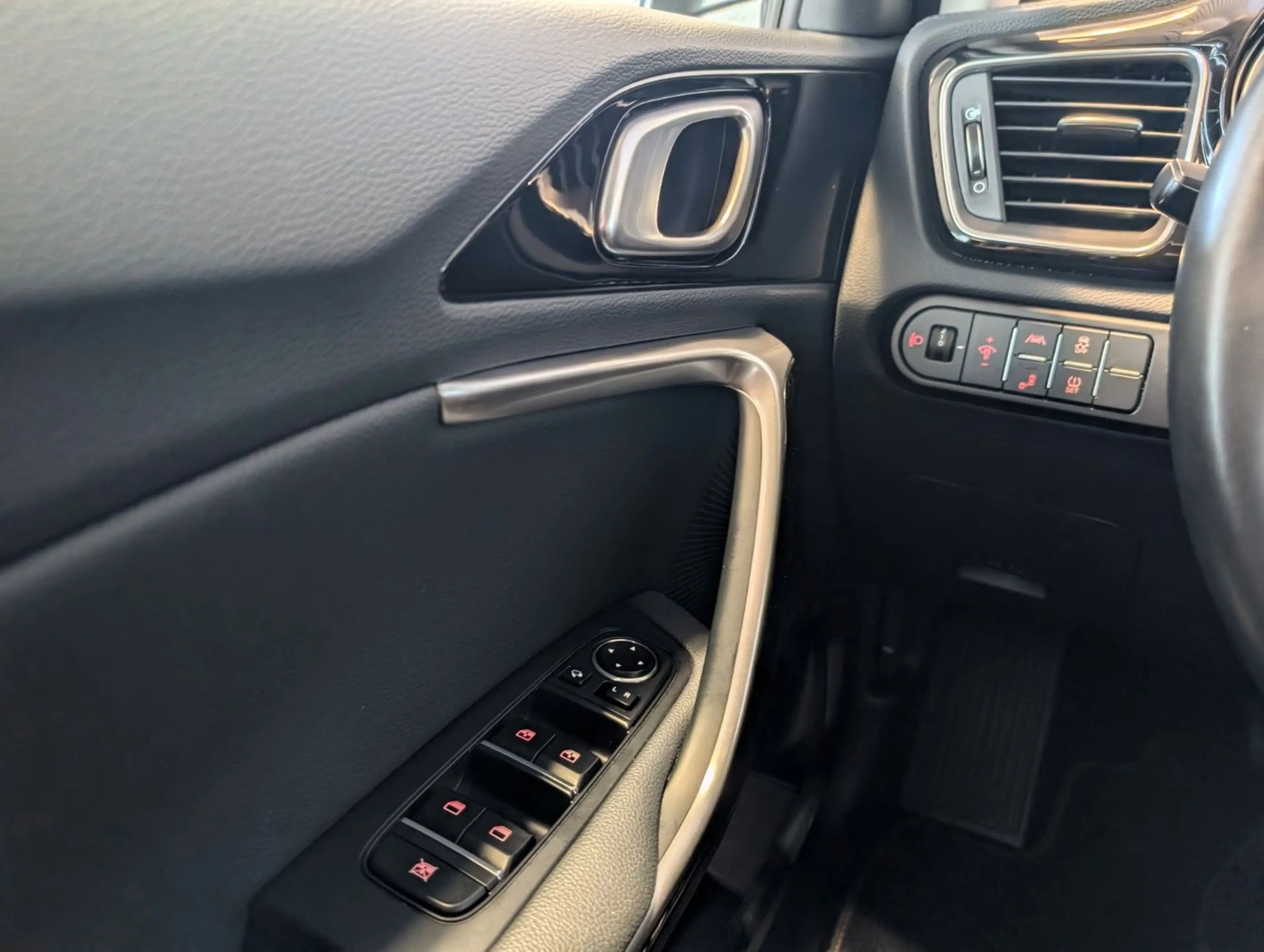 Kia Ceed / cee'd Ceed CRDi*Automatik*LED*Sitzh.*CarPlay*Kamera — photo 12