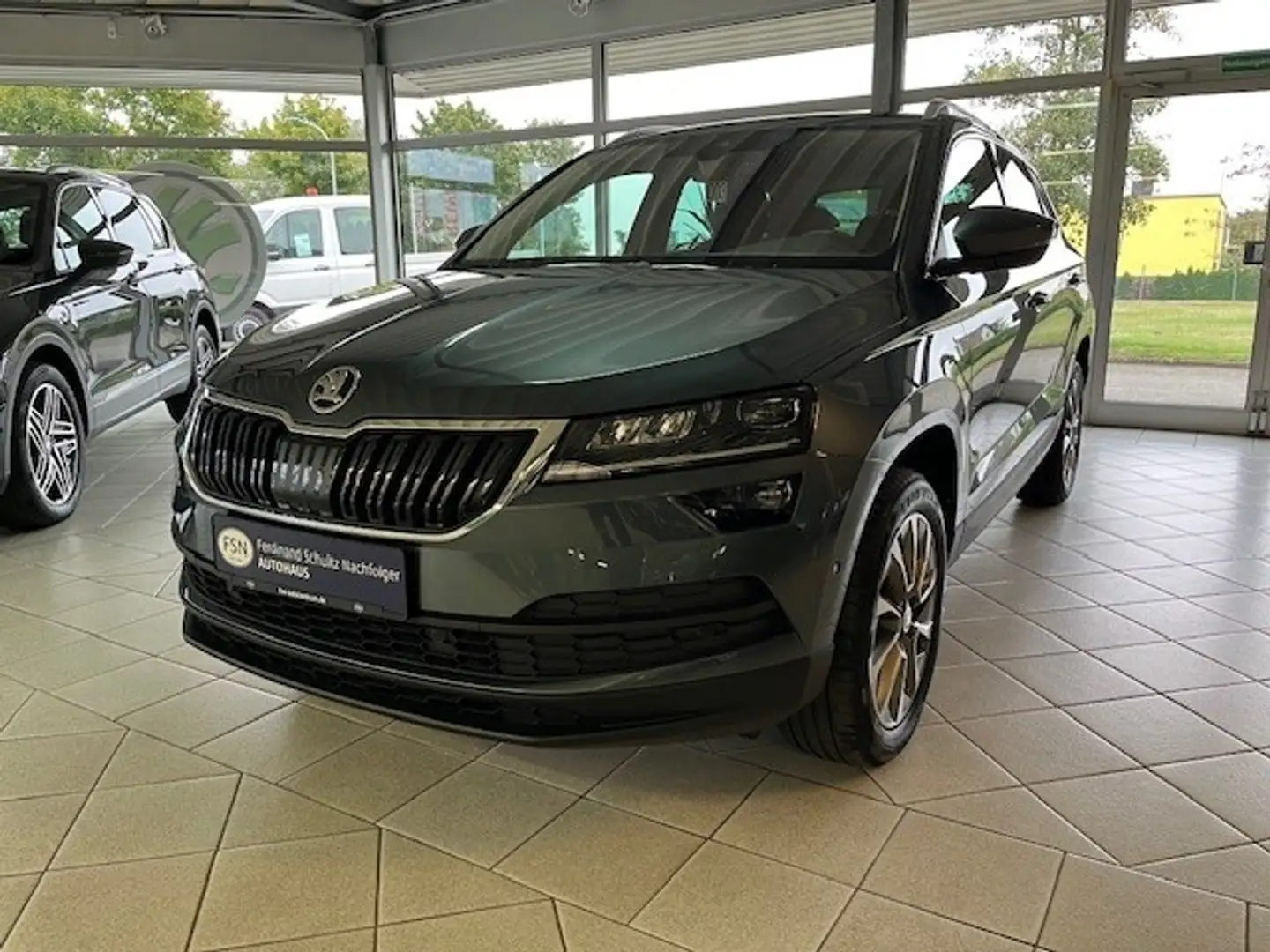 Skoda Karoq 1.5 TSI Clever DSG AHK RFK NACI ACC LED Grau - 2
