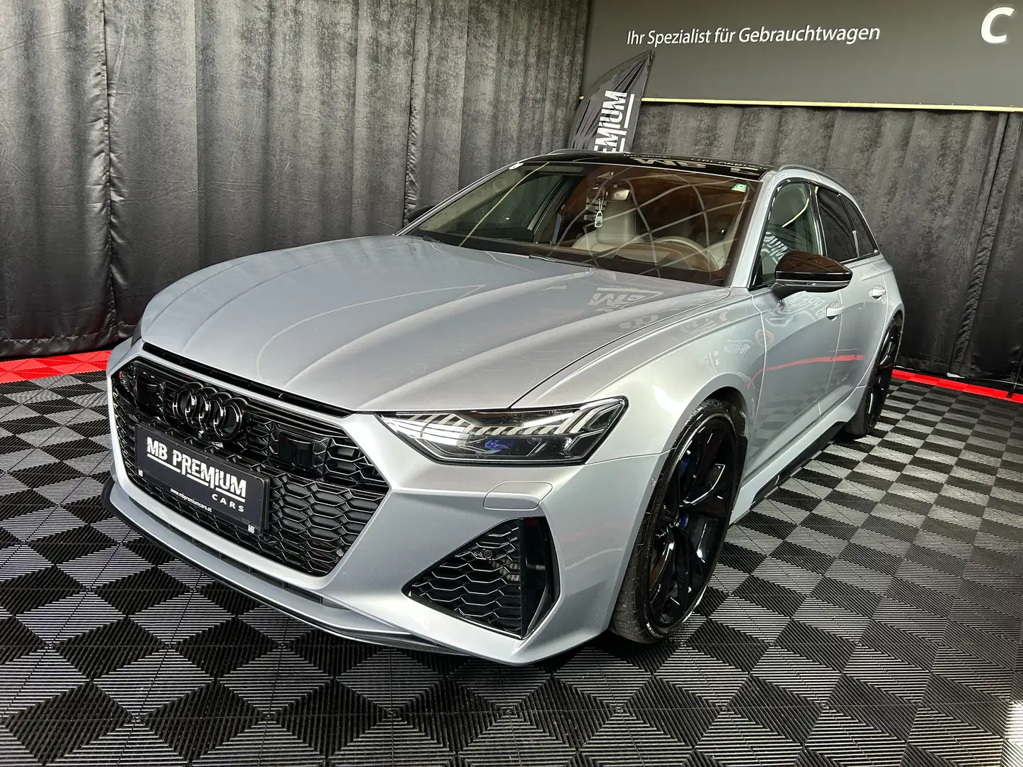 Audi RS6 4.0 TFSI *KERAMIK*B&O*AHK*MATRIX*360°* Šedá - 2