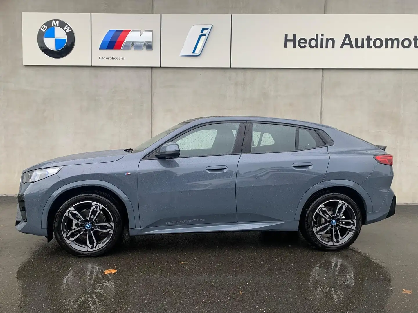 BMW iX2 eDrive20 67 kWh M Sport Edition | Achteruitrijcame Grijs - 2