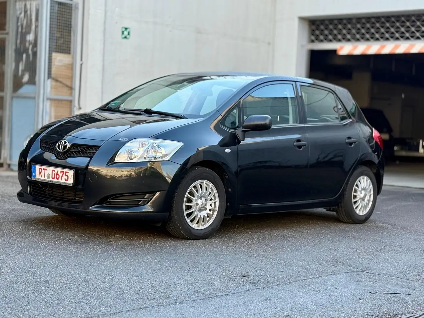 Toyota Auris 1.3 Klima / Sitzheiz. / TÜV neu Чёрный - 2