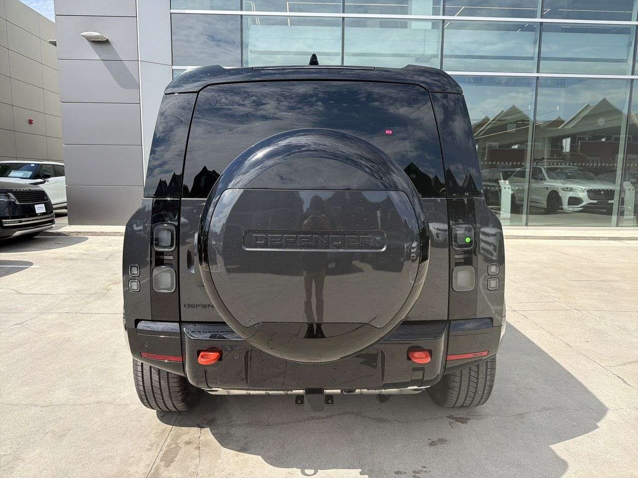 2026 Land Rover Defender 110 P400 X alt 4