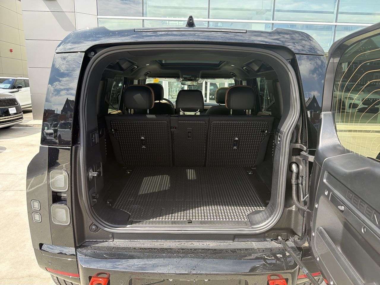 2026 Land Rover Defender 110 P400 X thumb 21