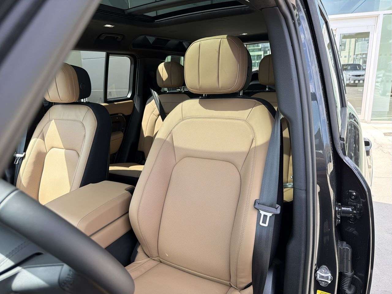 2026 Land Rover Defender 110 P400 X thumb 8